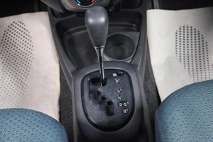 Хетчбэк Toyota Vitz 2005 года, 579000 рублей, Новосибирск