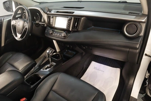 Внедорожник Toyota RAV4 2018 года, 3929000 рублей, Челябинск