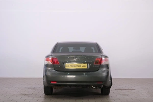 Седан Toyota Avensis 2009 года, 949000 рублей, Омск