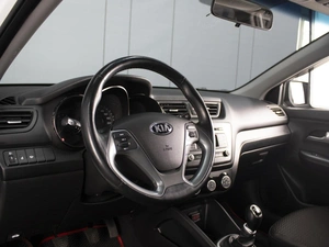 Седан Kia Rio 2016 года, 1020000 рублей, Омск