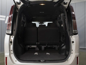 Минивэн Toyota Esquire 2019 года, 2399000 рублей, Омск