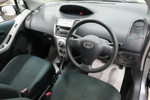 Хетчбэк Toyota Vitz 2007 года, 619000 рублей, Омск