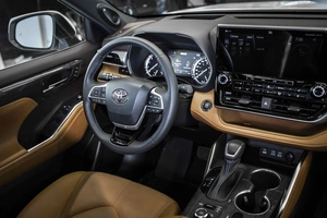 Внедорожник Toyota Highlander 2022 года, 8999000 рублей, Москва