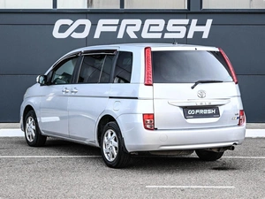 Минивэн Toyota Isis 2009 года, 1169000 рублей, Кирилловка