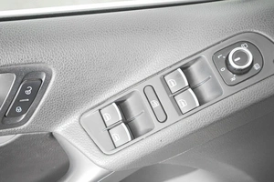 Внедорожник Volkswagen Tiguan 2011 года, 1409000 рублей, Кемерово