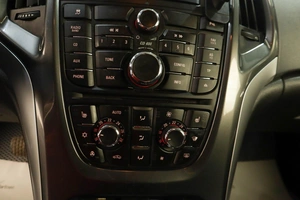 Хетчбэк Opel Astra 2013 года, 699000 рублей, Челябинск