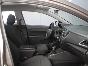 Седан Hyundai Solaris 2017 года, 1066777 рублей, Омск