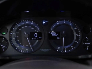 Кабриолет Aston Martin Vanquish 2019 года, 80900000 рублей, Москва