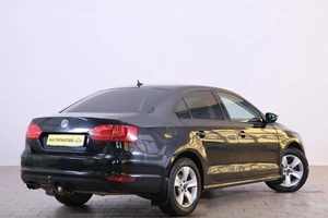 Седан Volkswagen Jetta 2011 года, 919000 рублей, Омск