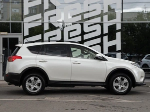 Внедорожник Toyota RAV4 2015 года, 1799000 рублей, Волгоград