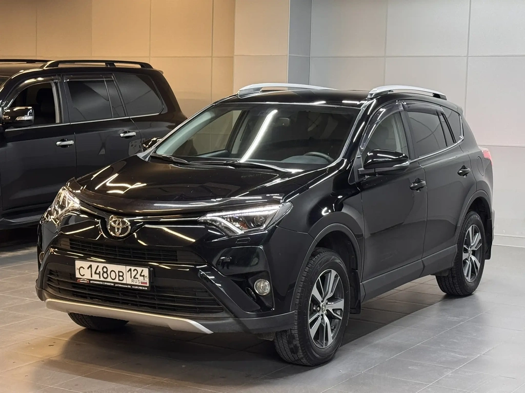 Внедорожник Toyota RAV4 2018 года, 2797000 рублей, Красноярск