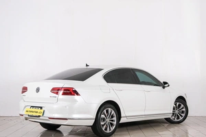 Седан Volkswagen Passat 2016 года, 1639000 рублей, Красноярск