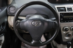 Седан Toyota Yaris 2007 года, 559000 рублей, Новокузнецк