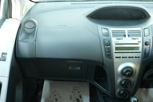 Хетчбэк Toyota Vitz 2009 года, 729000 рублей, Омск