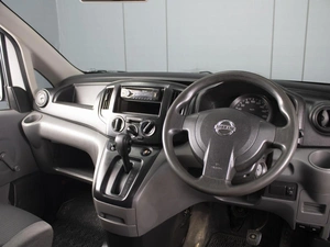 Фургон Nissan NV200 2015 года, 1240000 рублей, Омск
