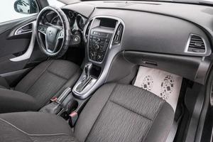 Хетчбэк Opel Astra 2013 года, 849000 рублей, Красноярск