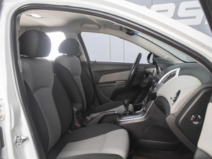 Седан Chevrolet Cruze 2013 года, 590000 рублей, Омск