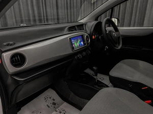 Хетчбэк Toyota Vitz 2012 года, 679000 рублей, Красноярск