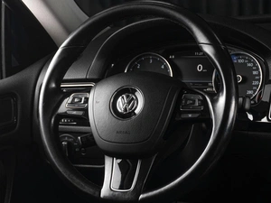 Внедорожник Volkswagen Touareg 2013 года, 2589000 рублей, Тюмень