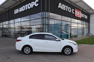 Седан Kia Rio 2017 года, 1200000 рублей, Мирное