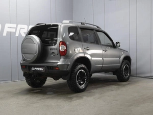 Внедорожник Chevrolet Niva 2019 года, 850000 рублей, Омск