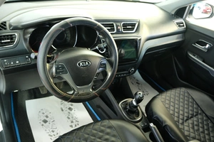 Седан Kia Rio 2016 года, 899000 рублей, Омск