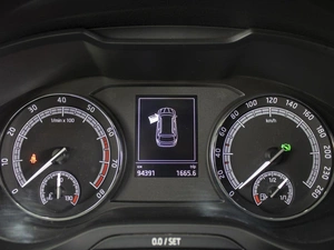 Внедорожник Skoda Karoq 2020 года, 2250000 рублей, Омск