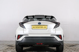 Внедорожник Toyota C-HR 2017 года, 2009000 рублей, Красноярск