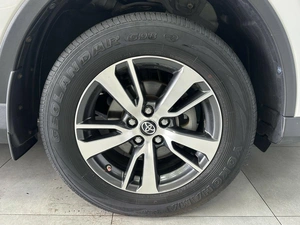 Внедорожник Toyota RAV4 2016 года, 2340000 рублей, Красноярск