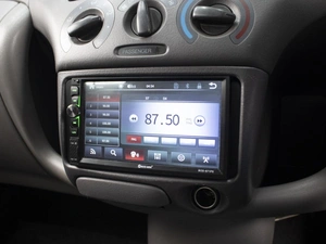 Седан Toyota Platz 2001 года, 295000 рублей, Омск