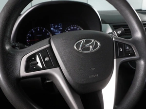 Седан Hyundai Solaris 2015 года, 1099000 рублей, Красный Пахарь