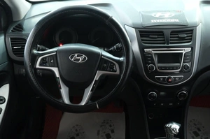 Хетчбэк Hyundai Solaris 2015 года, 939000 рублей, Омск