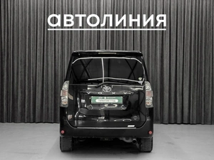 Минивэн Toyota Voxy 2009 года, 1420000 рублей, Красноярск