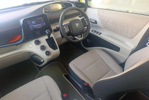 Минивэн Toyota Sienta 2017 года, 1200000 рублей, Красноярск