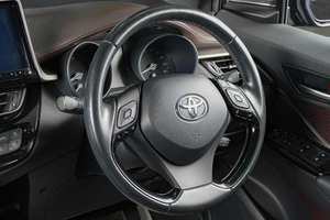Внедорожник Toyota C-HR 2018 года, 2029000 рублей, Тюмень