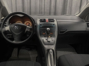 Хетчбэк Toyota Auris 2008 года, 675000 рублей, Красноярск