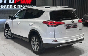 Внедорожник Toyota RAV4 2017 года, 2657000 рублей, Красноярск