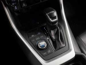 Внедорожник Toyota RAV4 2021 года, 3399000 рублей, Тюмень