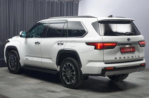 Внедорожник Toyota Sequoia 2023 года, 10000000 рублей, Красноярск