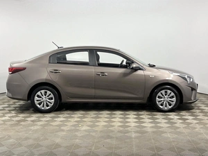 Седан Kia Rio 2021 года, 1620000 рублей, Казань