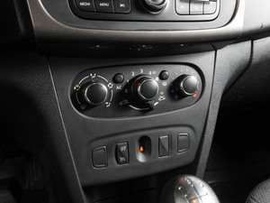 Хетчбэк Renault Sandero 2015 года, 669000 рублей, Воронеж