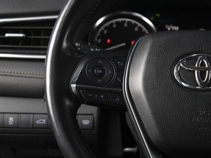 Седан Toyota Camry 2018 года, 2870000 рублей, Омск