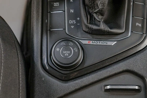 Внедорожник Volkswagen Tiguan 2018 года, 2439000 рублей, Челябинск