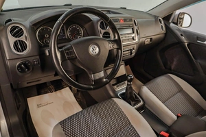 Внедорожник Volkswagen Tiguan 2010 года, 1229000 рублей, Челябинск