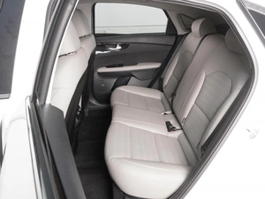 Седан Kia K3 2024 года, 2354000 рублей, Красный Пахарь
