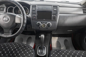 Хетчбэк Nissan Tiida 2012 года, 939000 рублей, Барнаул