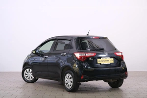 Хетчбэк Toyota Vitz 2018 года, 979000 рублей, Омск