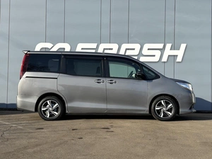 Минивэн Toyota Noah 2015 года, 1689000 рублей, Ижевск