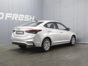 Седан Hyundai Solaris 2019 года, 1330000 рублей, Омск