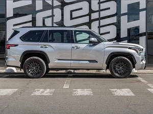 Внедорожник Toyota Sequoia 2023 года, 10050000 рублей, Краснодар